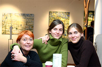 Waltraud Kurz (v. links) mit ihren beiden Töchtern Steffi und Kathi