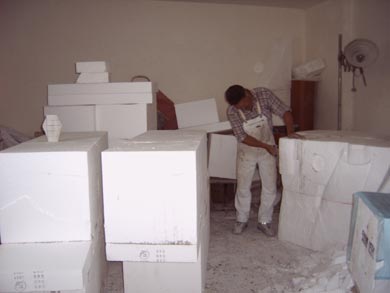 Gipsformerei Baldham-Dorf: Vergrößerung der Skulptur in Styropor durch Peter Forster